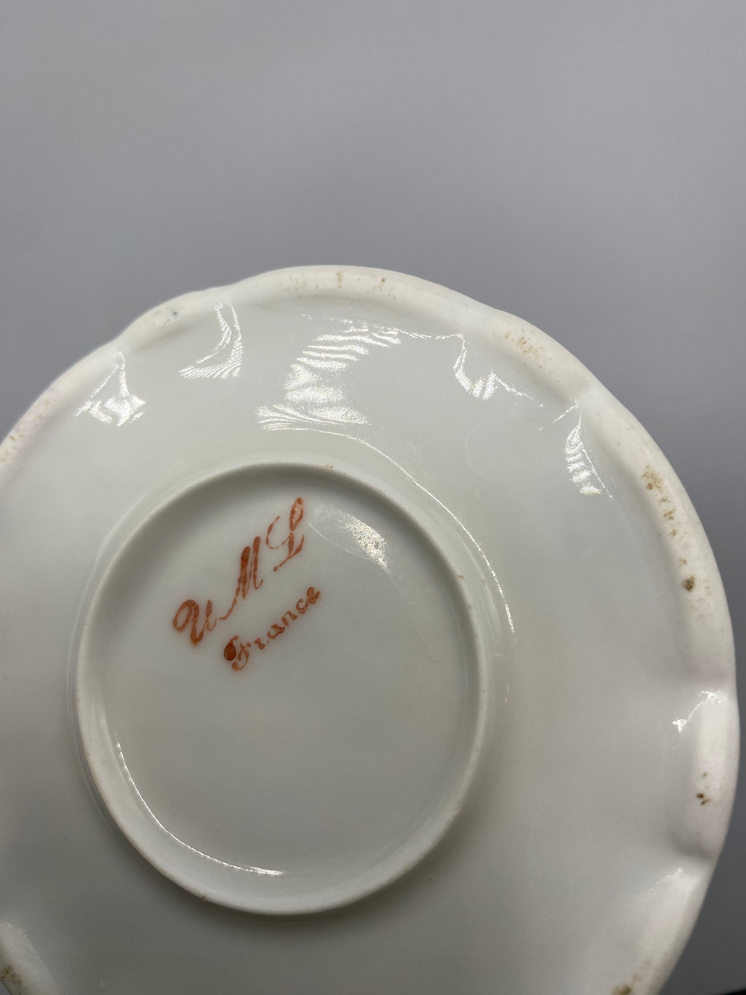 Pot à lait en porcelaine de Limoges – Décor de tulipes