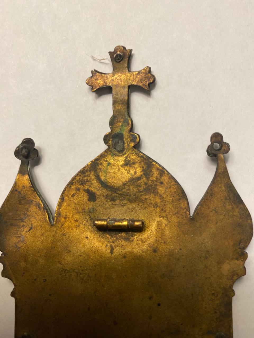Petite icône ancienne de la Vierge Marie – médaillon néogothique, fin XIXᵉ siècle
