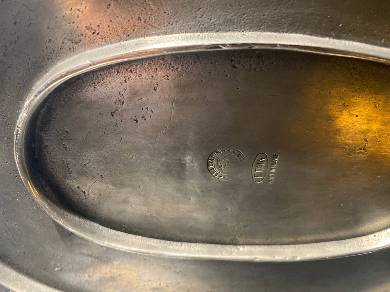 Coupe en étain à pieds poissons – XXᵉ siècle