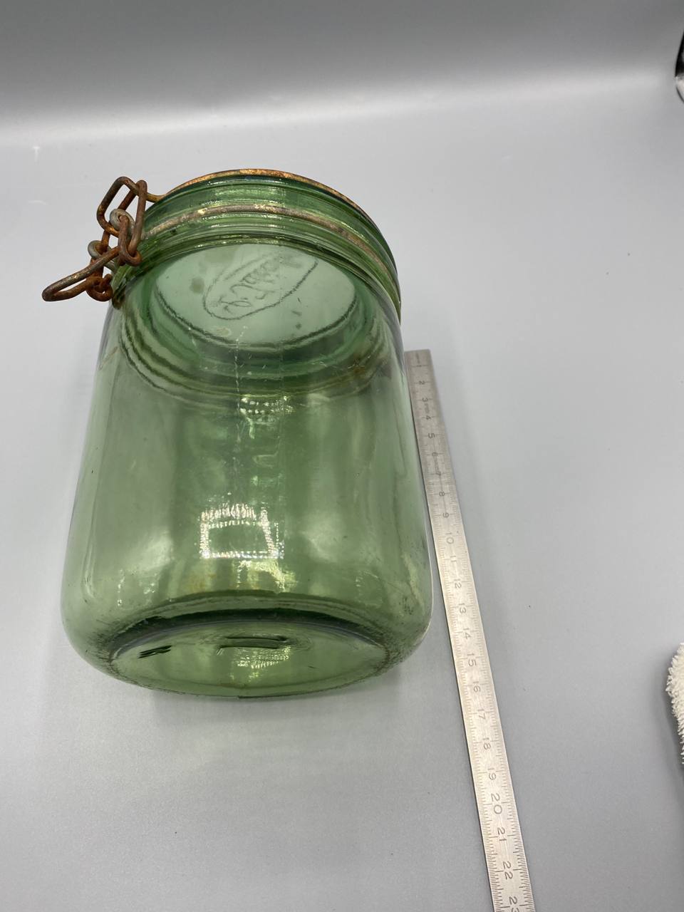 Bocal « L'Idéale » en verre vert – Fermeture fil de fer – France, circa 1920-1950