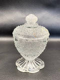 Moutardier ancien en verre pressé moulé, décor diamant, pied godronné, fin XIXe siècle
