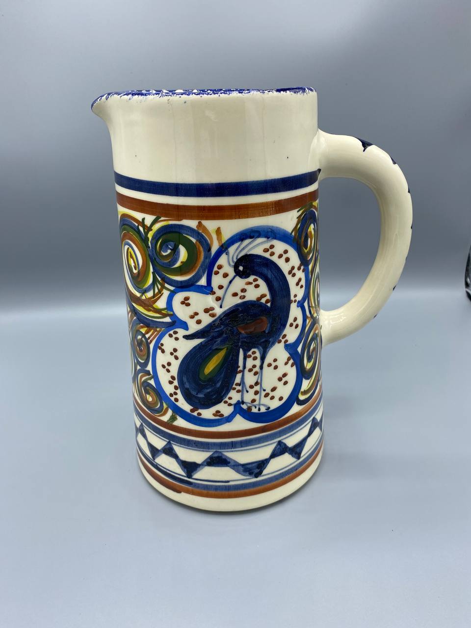 Pichet en céramique – Décor paon peint à la main – Céramique artisanale méditerranéenne signée