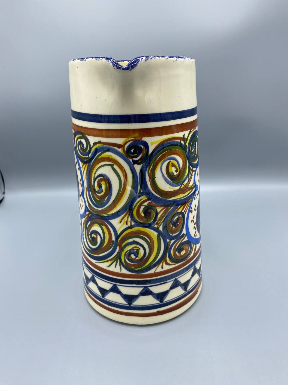 Pichet en céramique – Décor paon peint à la main – Céramique artisanale méditerranéenne signée