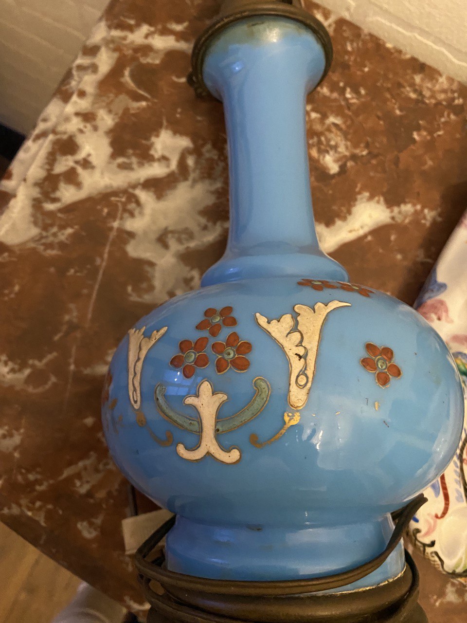 Lampe à poser Napoléon III – Opalin bleu émaillé – Monture laiton – Électrifiée