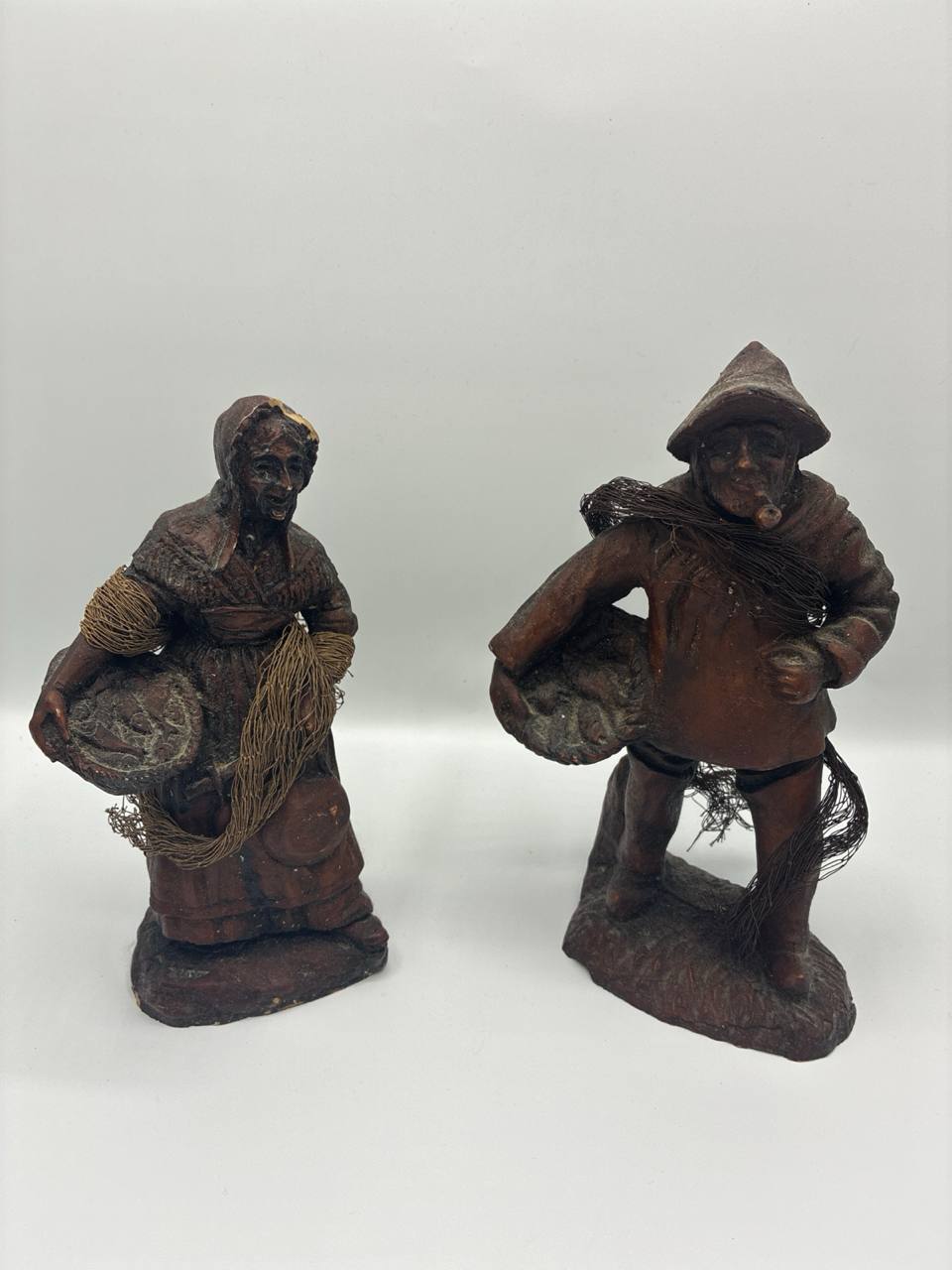 Couple de pêcheurs en bois sculpté – Art populaire – XXe siècle