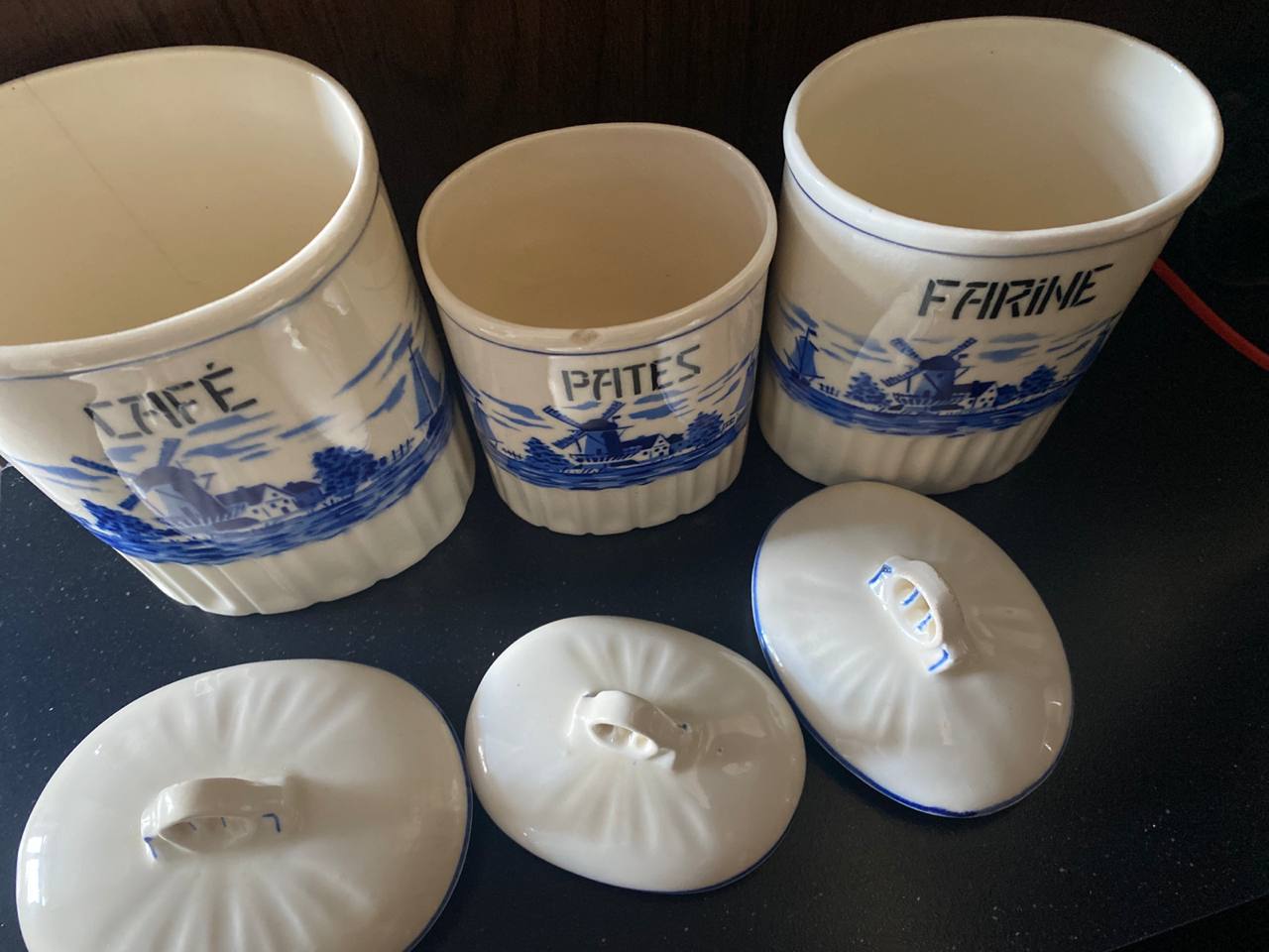 Lot de 3 boîtes de cuisine en faïence – Décor moulins style Delft – Tchécoslovaquie