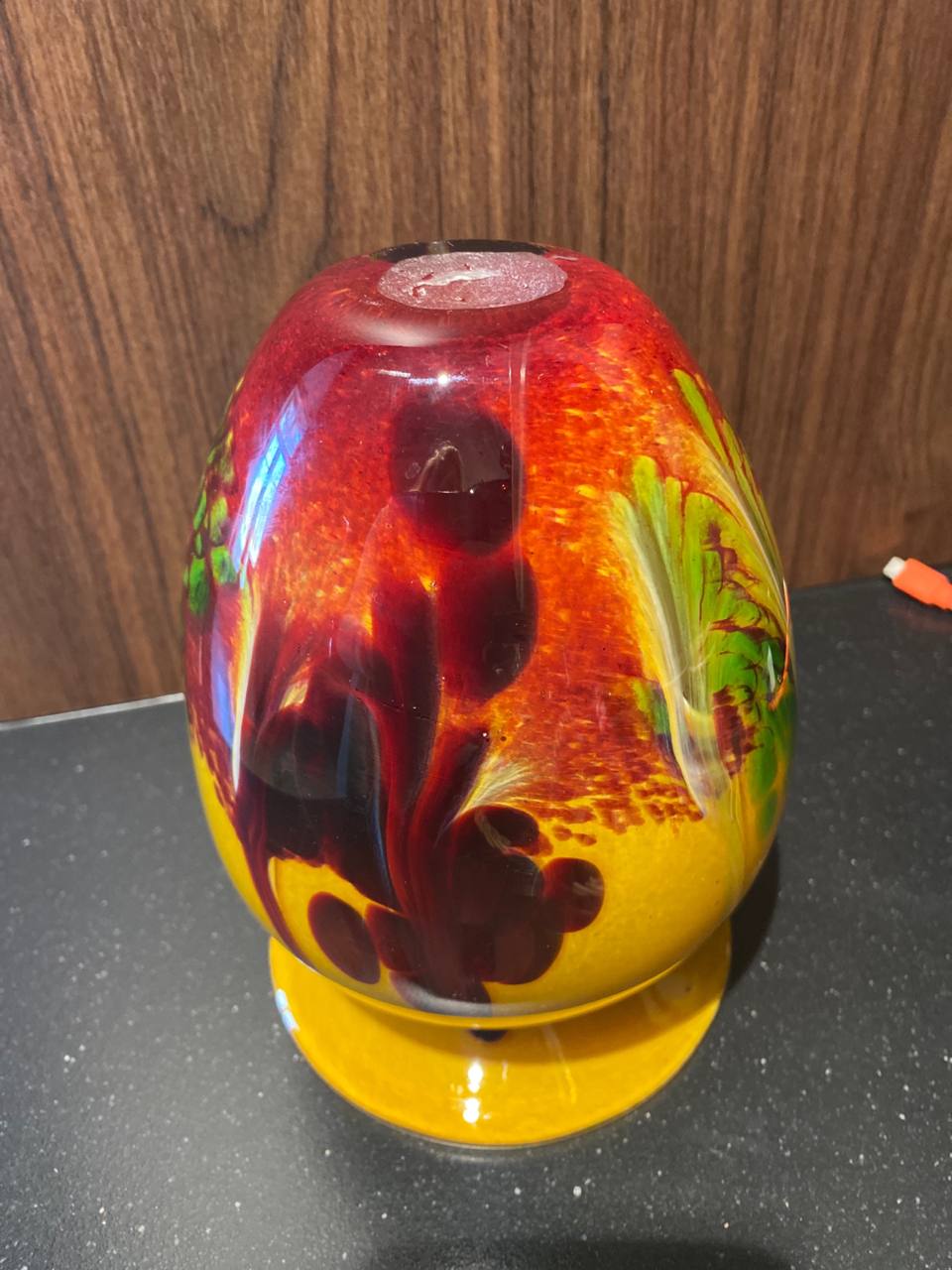 Vase en verre soufflé marbré – Inclusions multicolores jaune, rouge et vert – Verre doublé