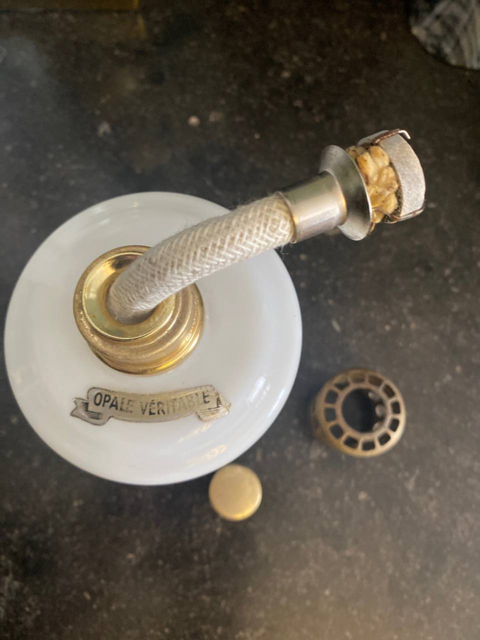 Lampe Berger en opaline blanche – Opale Véritable – Monture laiton complète