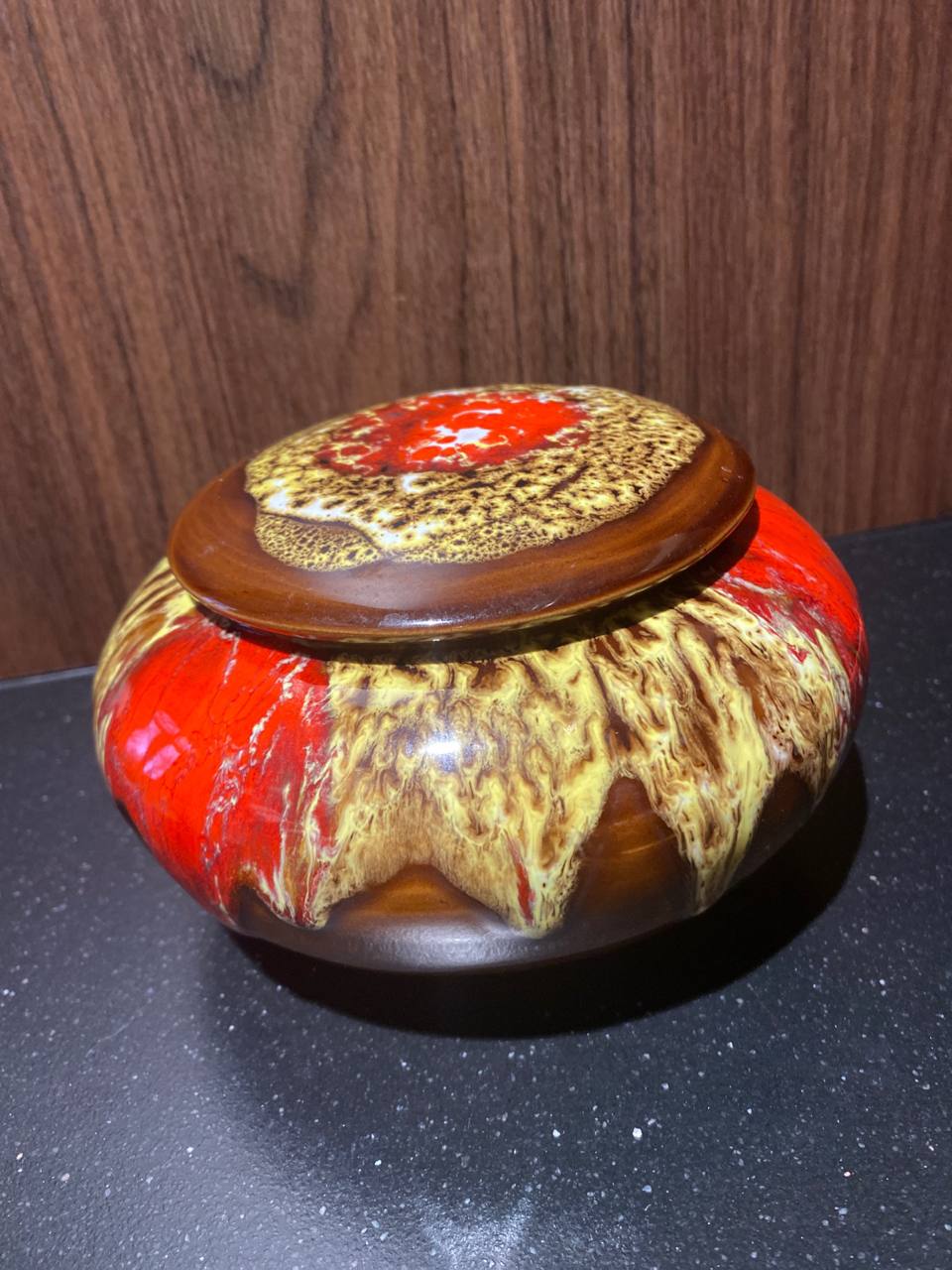 Pot à couvercle en céramique – Émail coulé rouge et ocre –  Vallauris