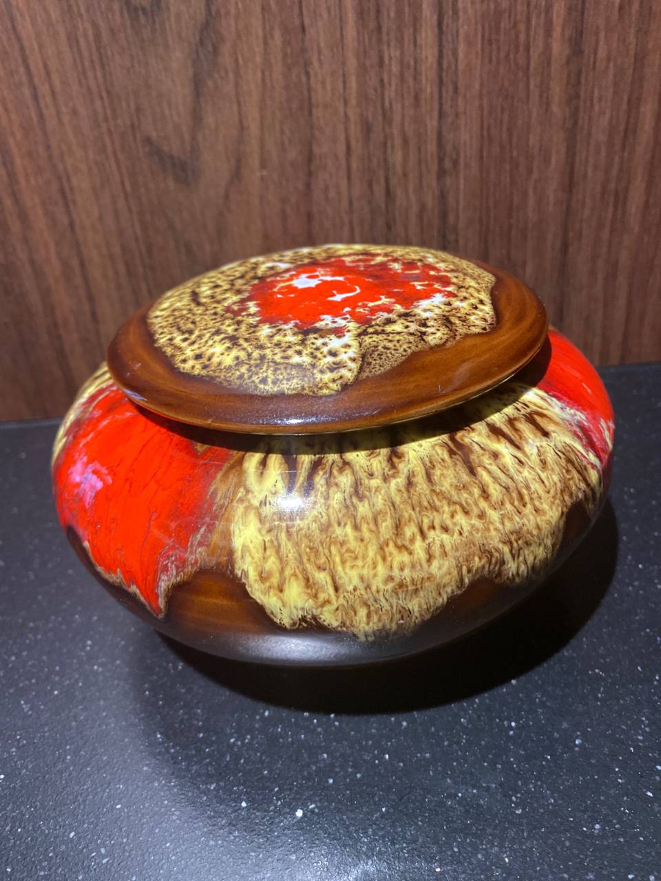Pot à couvercle en céramique – Émail coulé rouge et ocre –  Vallauris
