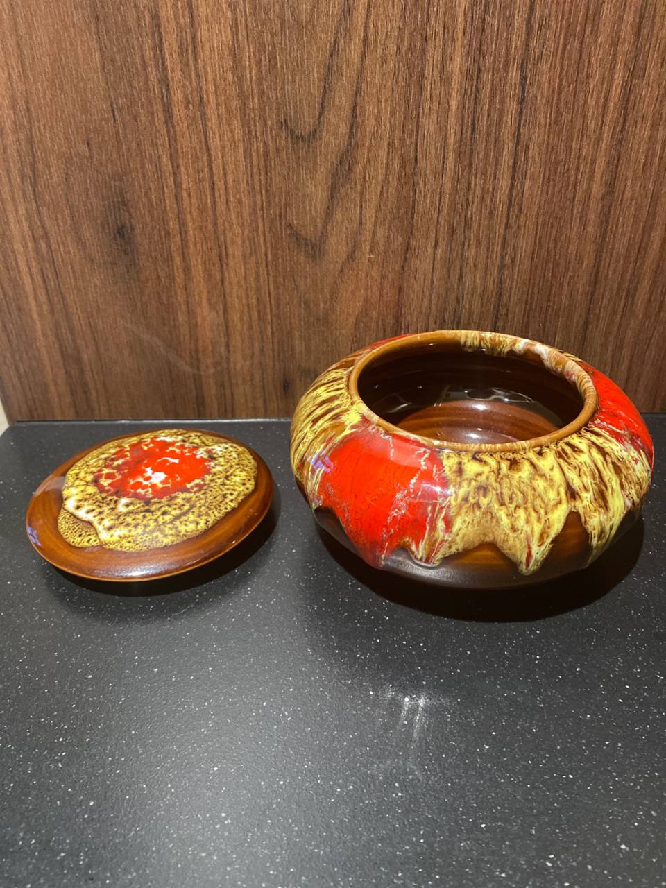 Pot à couvercle en céramique – Émail coulé rouge et ocre –  Vallauris