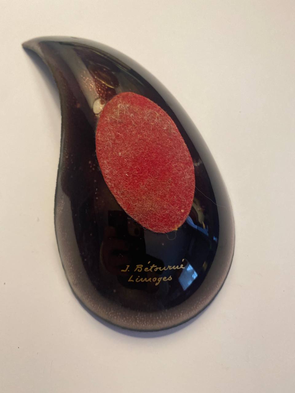 Vide-poche en émail sur cuivre – Signé J. Bétourné Limoges – Forme nautile – Émail flammé violet orange
