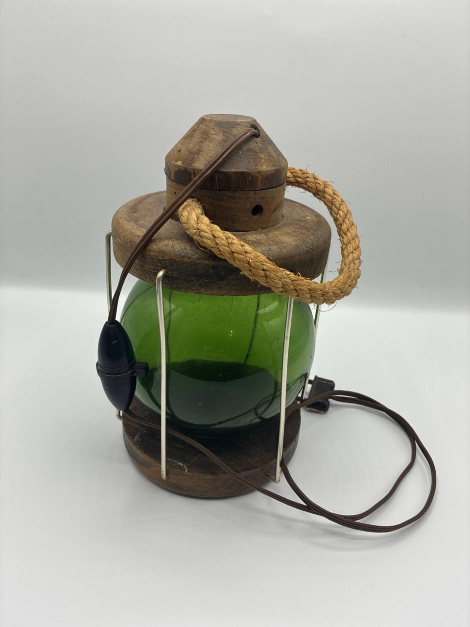 Lampe-lanterne marine – Verre soufflé vert – Bois tourné et corde tressée – Électrifiée