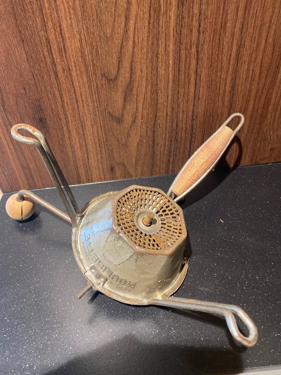 Moulin à légumes Moulinette – Aluminium moulé – Made in France – Années 1950-1960