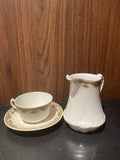 Tasse soucoupe et pot à lait porcelaine ancienne – Frise fleurie Belle Époque