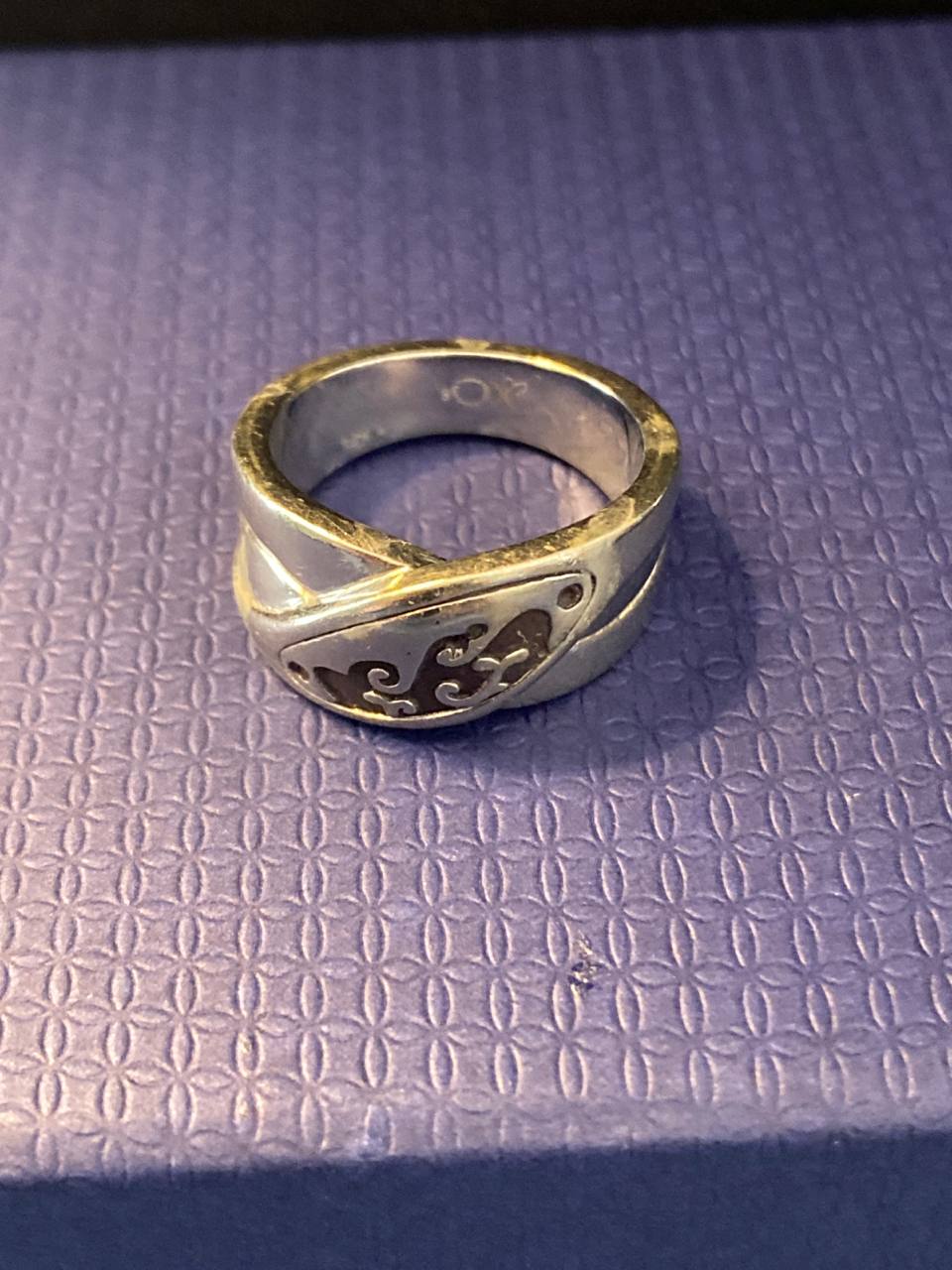 Bague chevalière en acier 316L – Motif ajouré stylisé – Mixte – Taille 50
