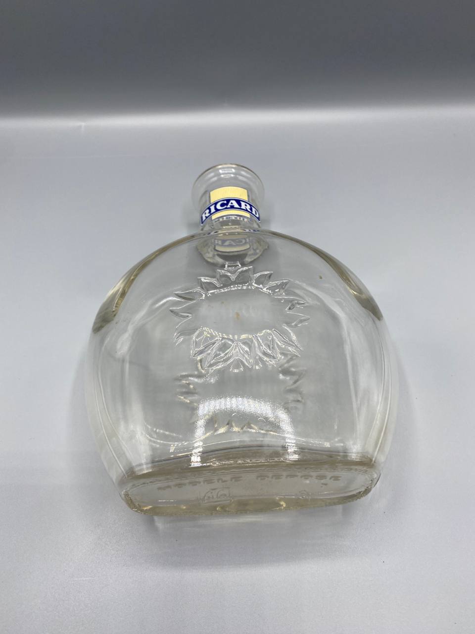 Carafe Ricard en verre moulé – Décor lion et soleil en relief – Édition collector