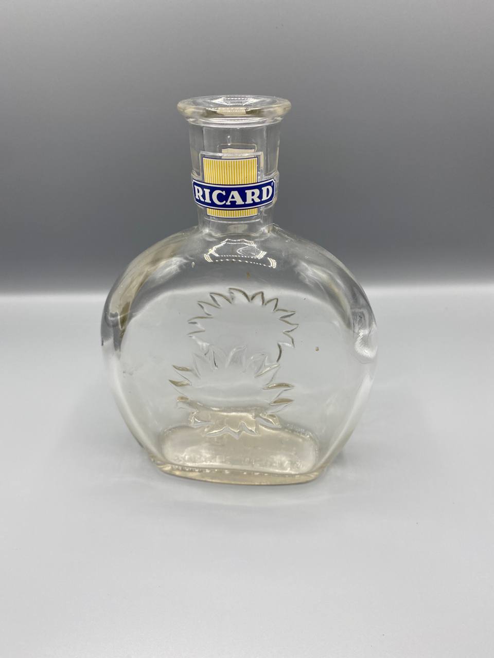 Carafe Ricard en verre moulé – Décor lion et soleil en relief – Édition collector