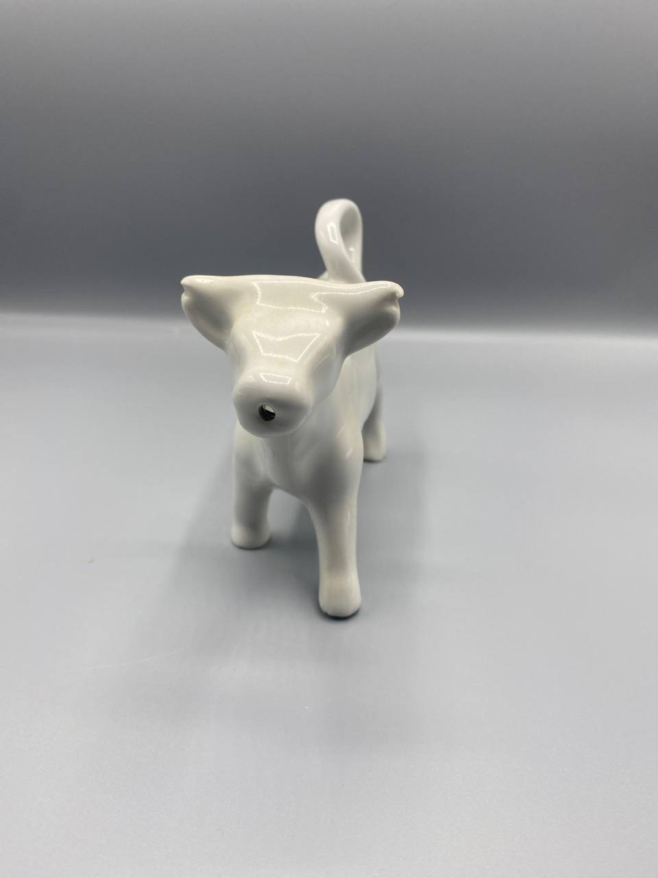 Pot a lait en forme de vache – Porcelaine blanche emaillee – Annees 1950-1970