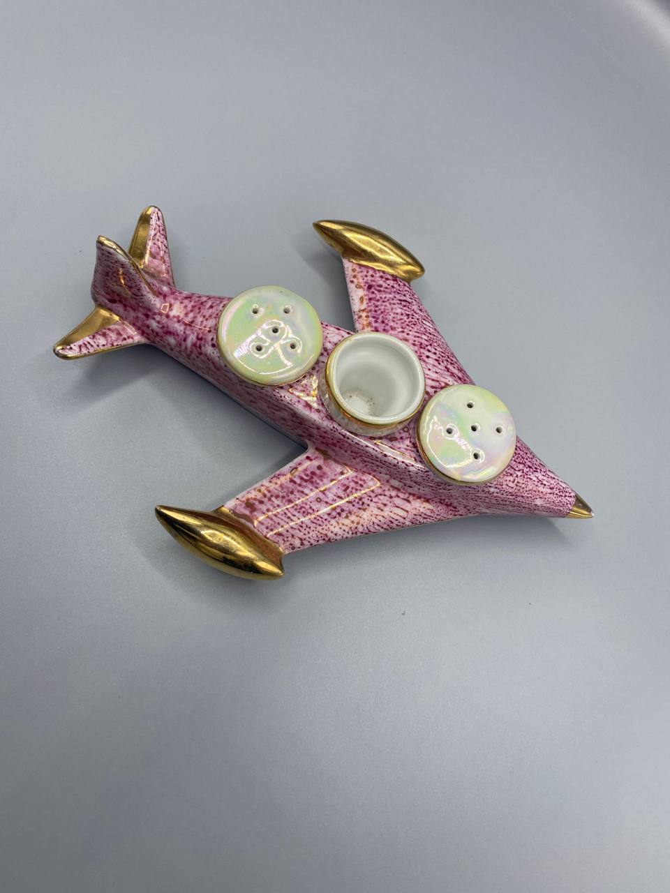 Avion porcelaine rose et or – Salières et poivrier amovibles – Limoges France