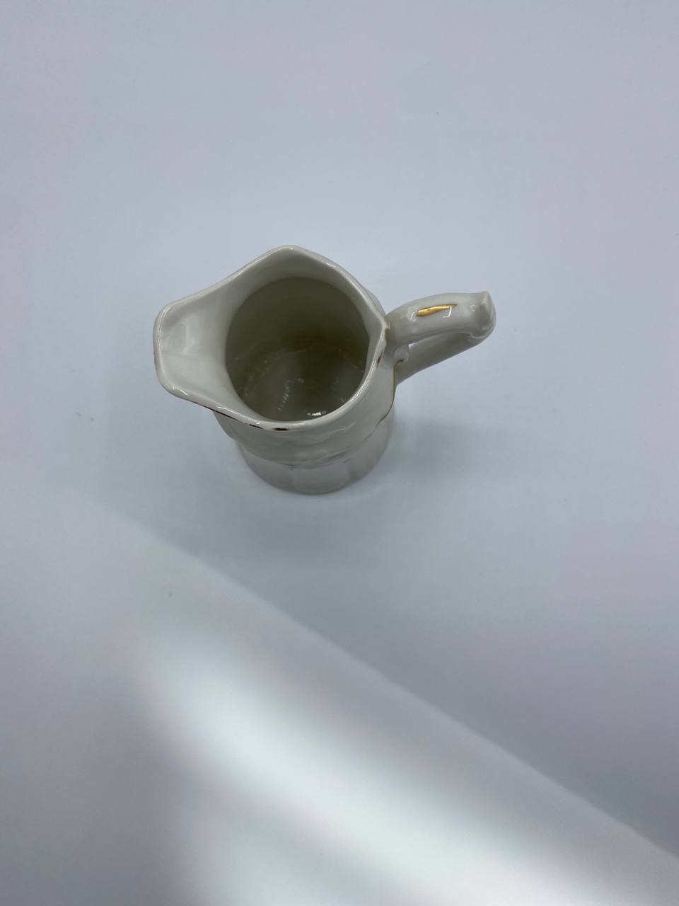 Crémier porcelaine française – Frise dorée Art Nouveau – Début XXe siècle