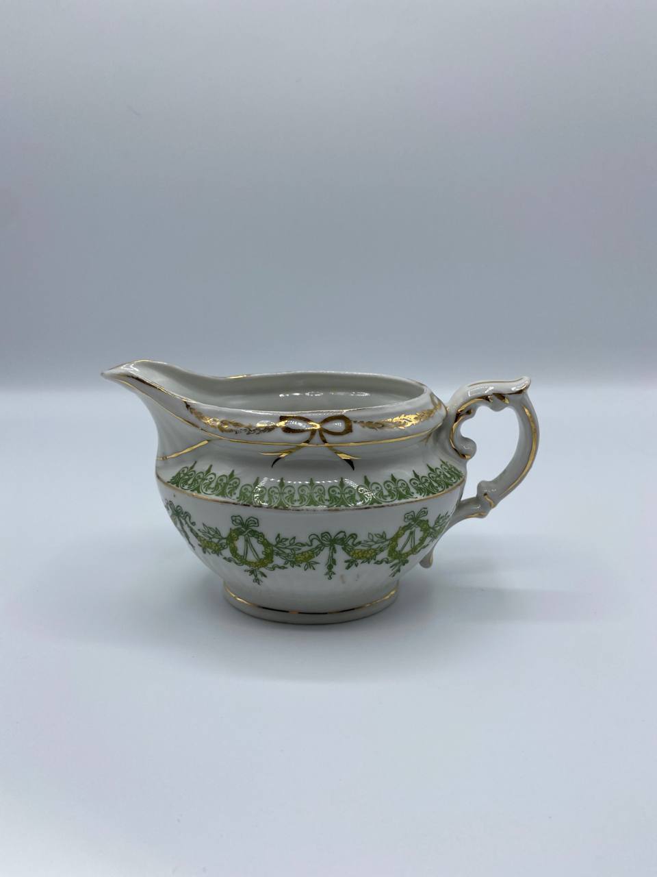 Crémier porcelaine – Décor guirlandes vertes et or – Style Napoléon III
