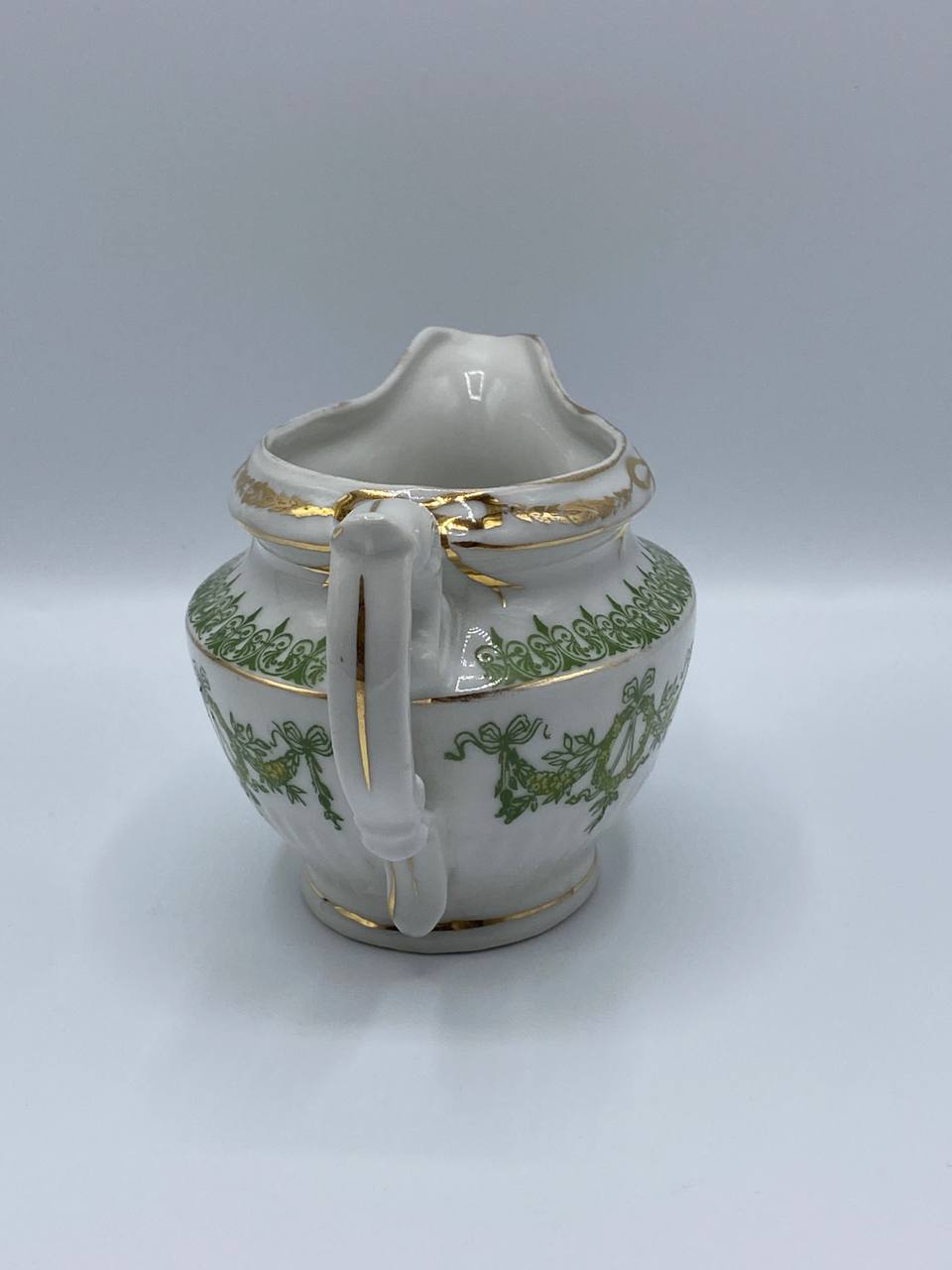 Crémier porcelaine – Décor guirlandes vertes et or – Style Napoléon III