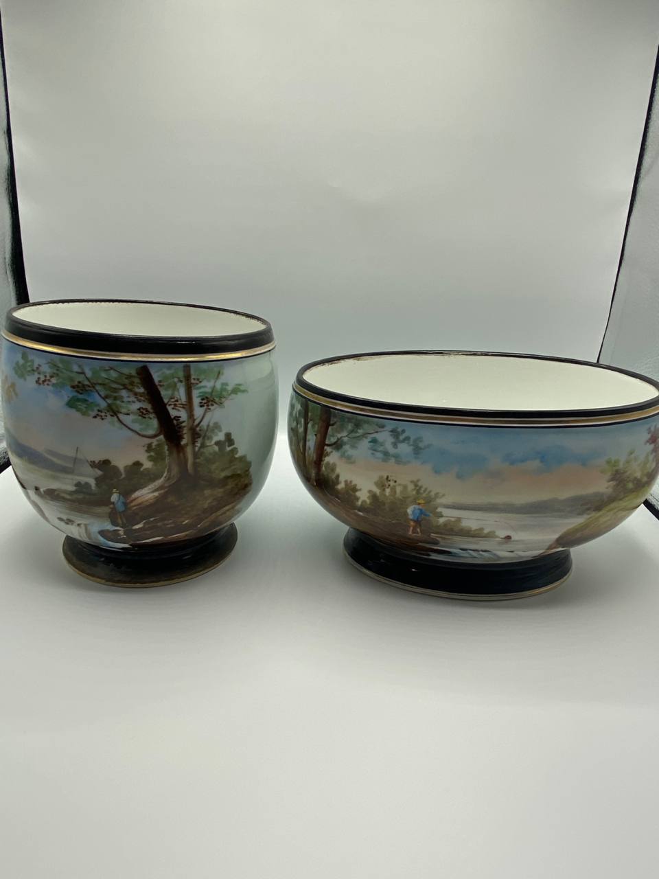 Cache-pot et jardinière en porcelaine de Paris – Scène de pêche romantique – Fond bleu nuit et or