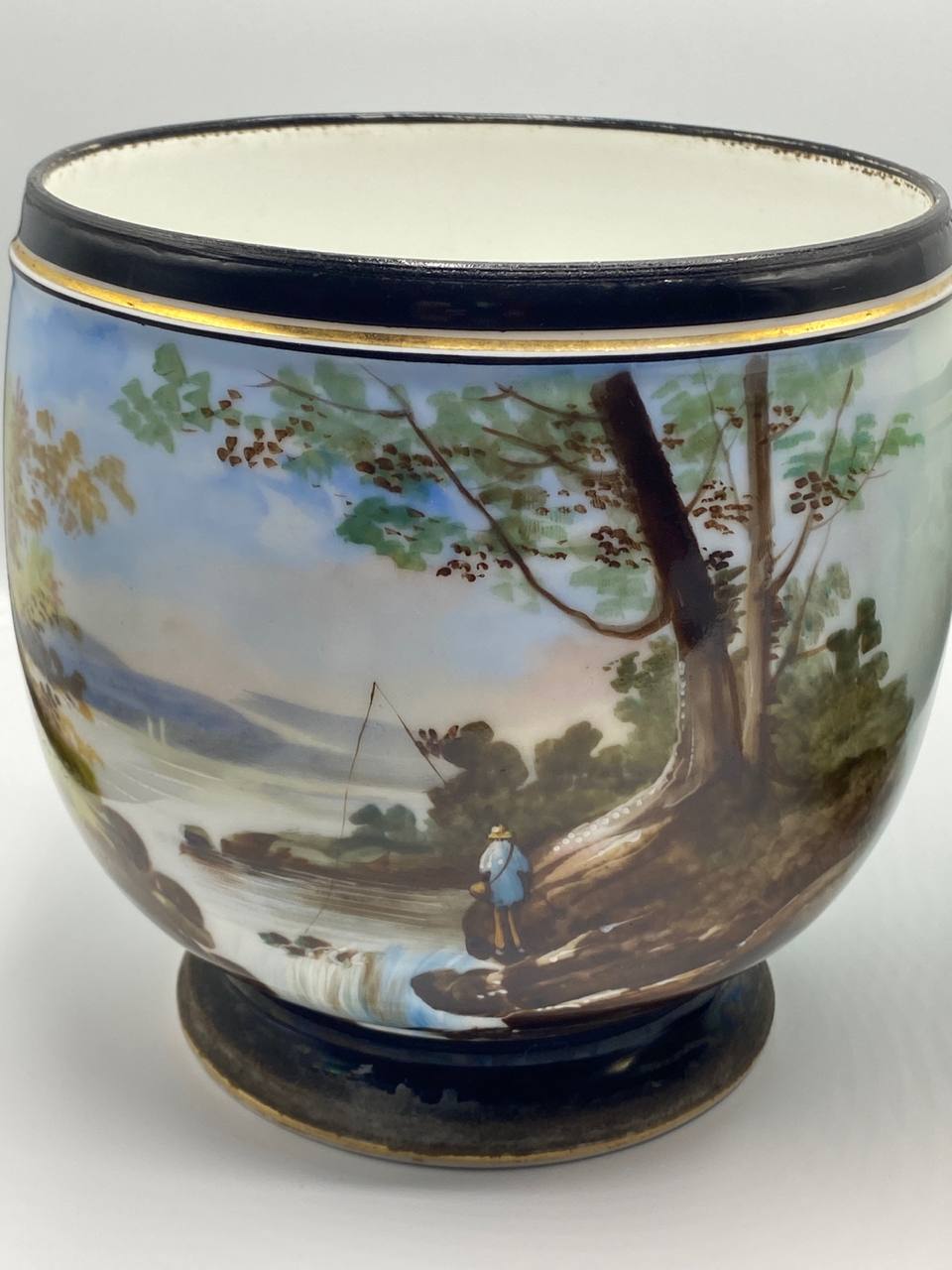 Cache-pot et jardinière en porcelaine de Paris – Scène de pêche romantique – Fond bleu nuit et or