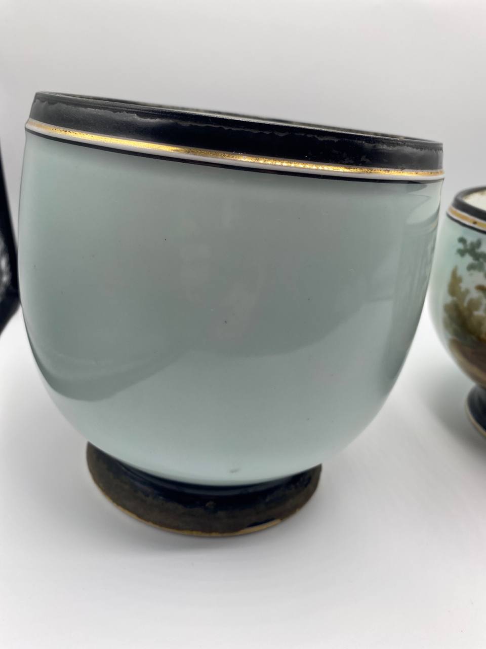Cache-pot et jardinière en porcelaine de Paris – Scène de pêche romantique – Fond bleu nuit et or