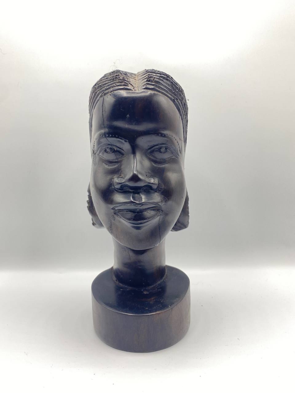 Buste féminin sculpté en bois – Coiffure tressée – Art africain