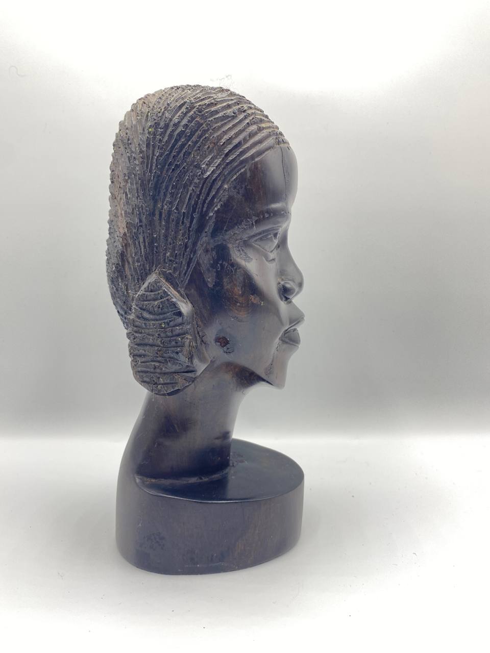 Buste féminin sculpté en bois – Coiffure tressée – Art africain