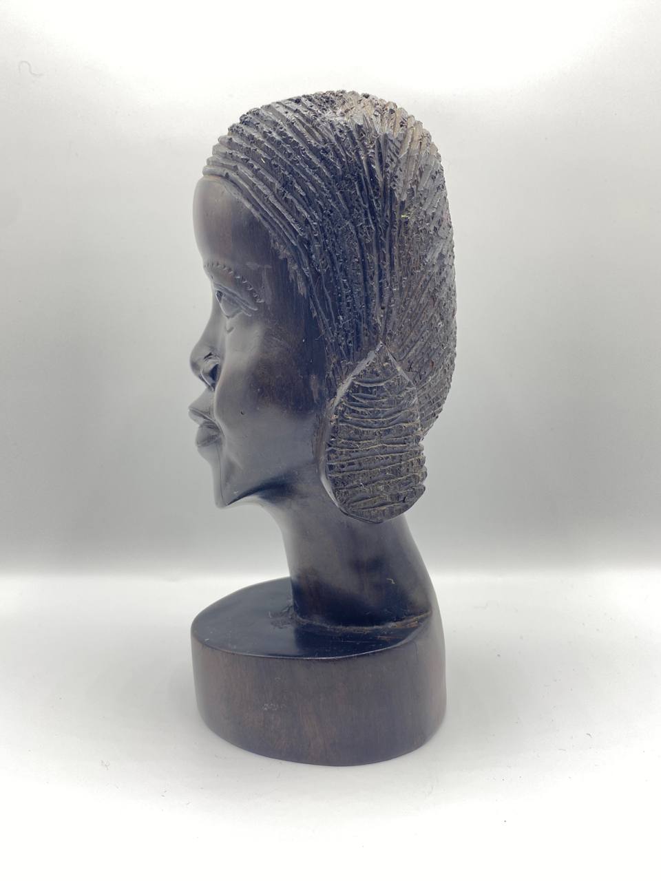 Buste féminin sculpté en bois – Coiffure tressée – Art africain