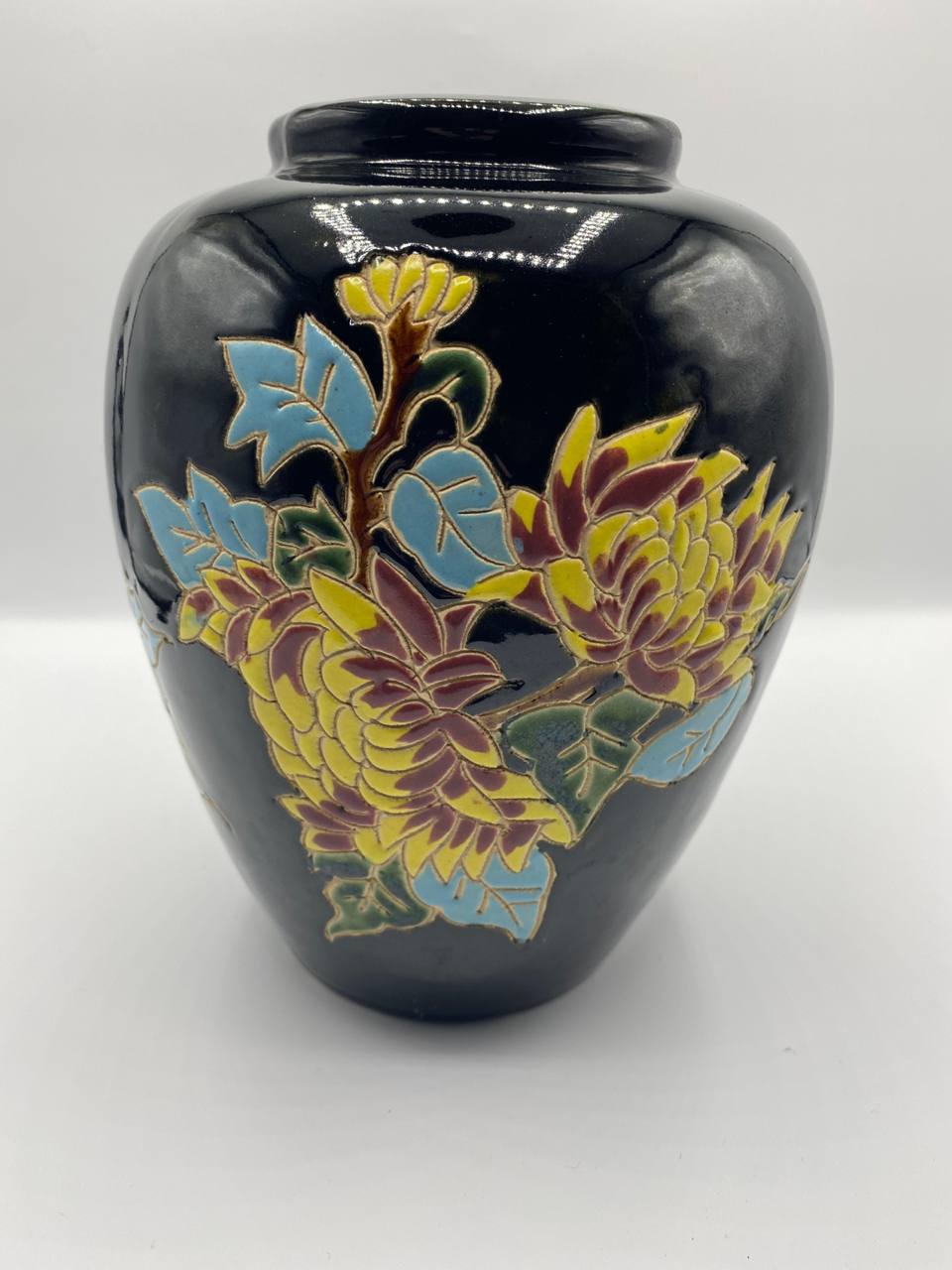 Vase balustre émaillé – Fleurs cloisonnées sur fond noir laqué