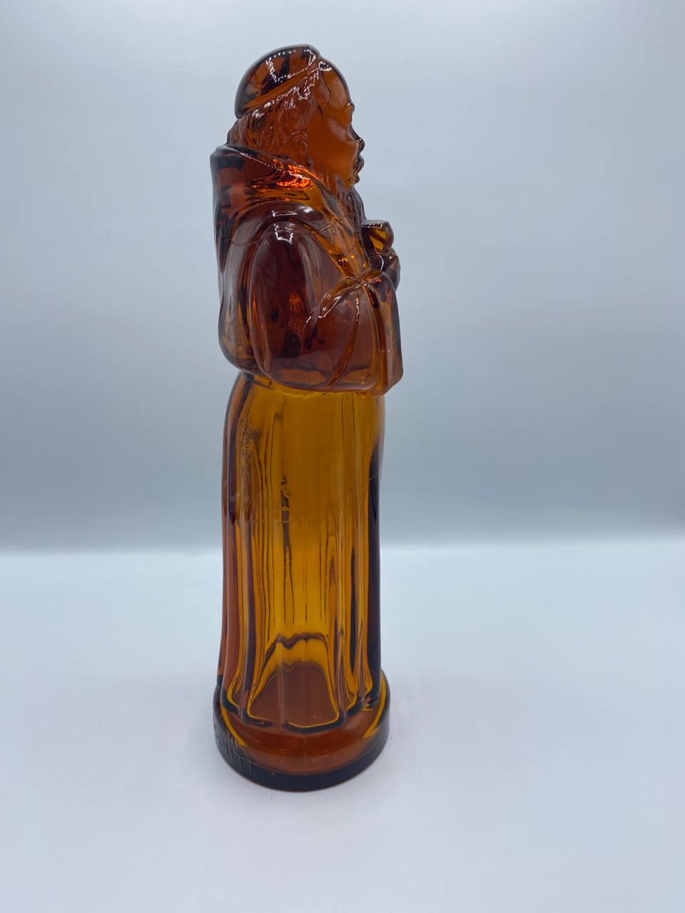 Bouteille figurine en verre ambré moulé – Sage oriental barbu – Lejay-Lagoute Dijon