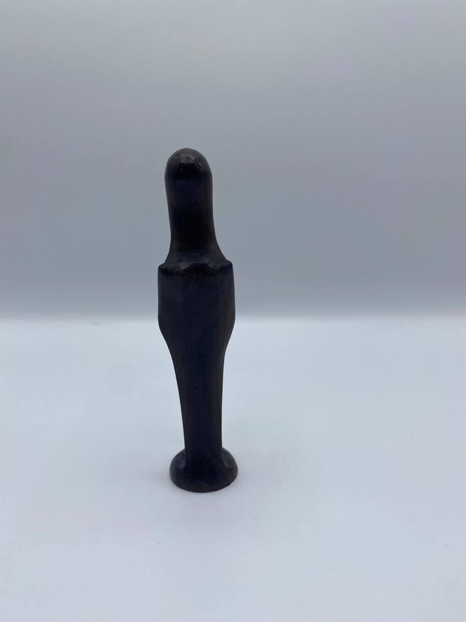 Statuette en bois ébène – Femme stylисée en prière – Art africain