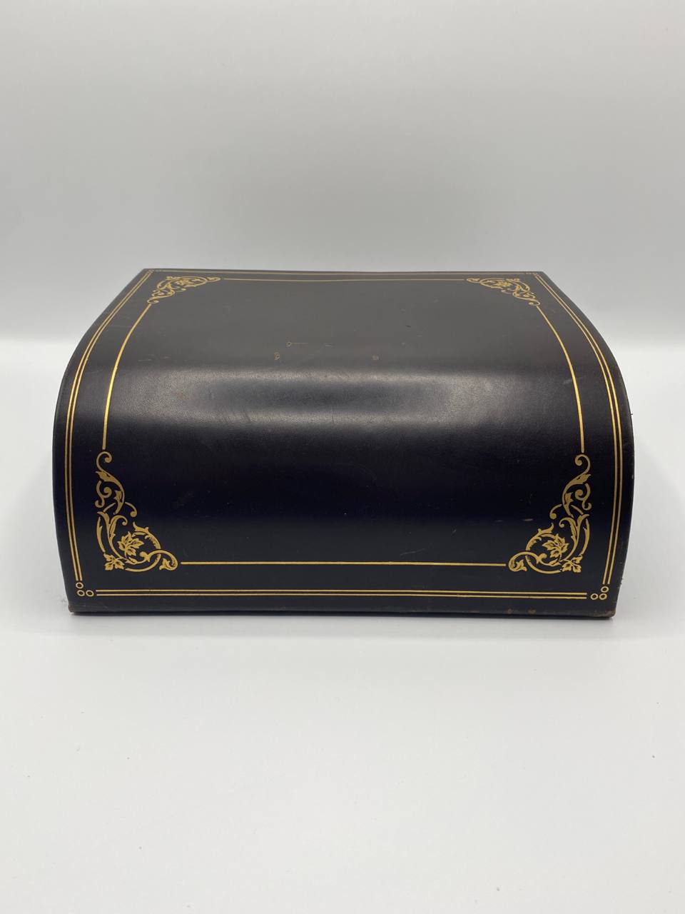Coffret range-courrier Le Tanneur – Cuir brun – Arabesques dorées – Deux compartiments bois