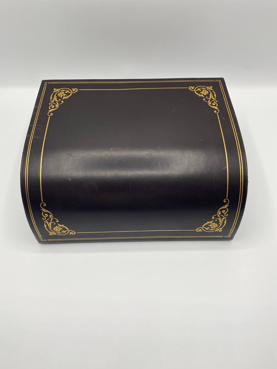 Coffret range-courrier Le Tanneur – Cuir brun – Arabesques dorées – Deux compartiments bois