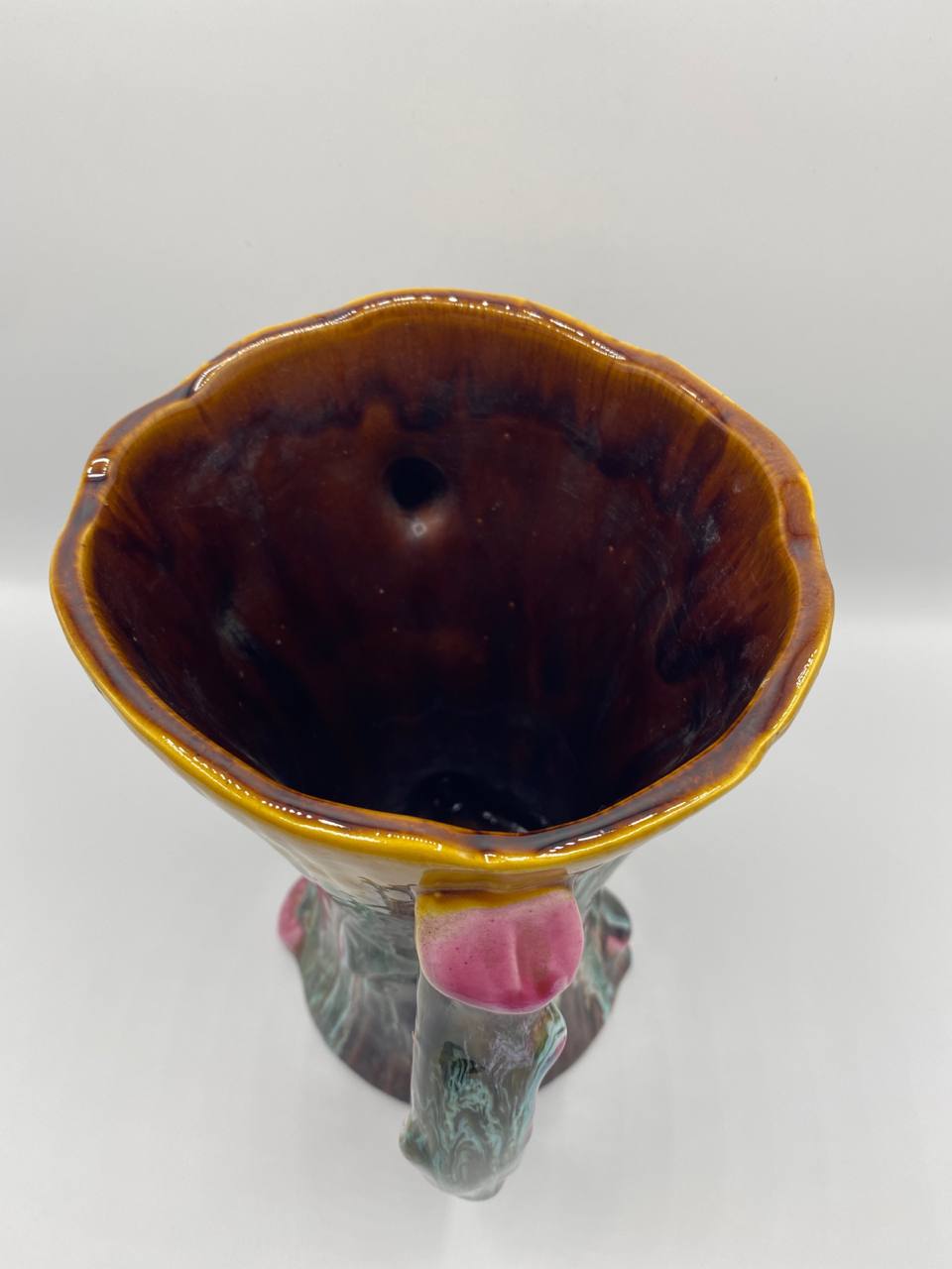 Vase barbotine naturaliste – Tronc et branches – Boutons de roses en relief – Glaçures colorées