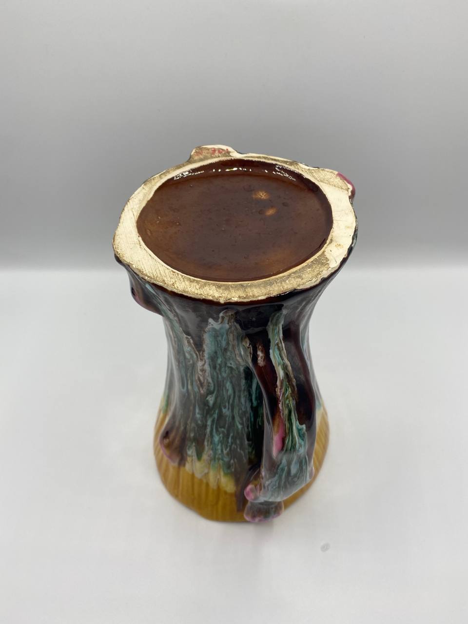 Vase barbotine naturaliste – Tronc et branches – Boutons de roses en relief – Glaçures colorées