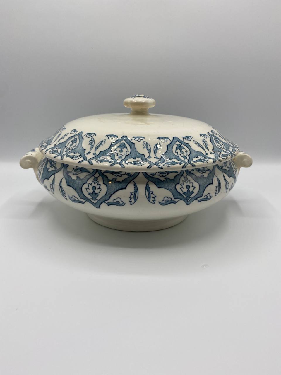Soupière ancienne en faïence fine – Décor oriental bleu – Longwy Terre de Fer