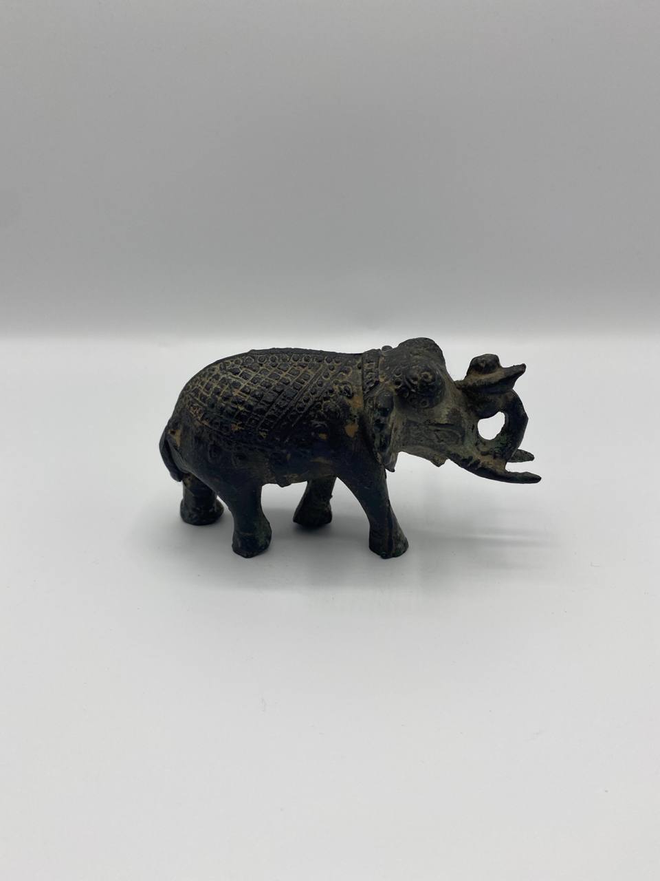 Statuette éléphant en bronze patiné avec mahout – Inspiration indienne – Sculpture décorative XXe siècle