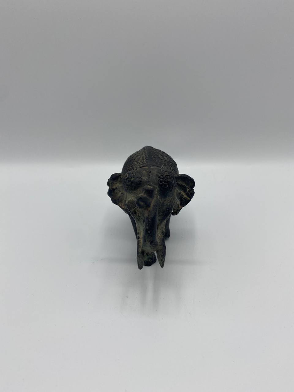 Statuette éléphant en bronze patiné avec mahout – Inspiration indienne – Sculpture décorative XXe siècle