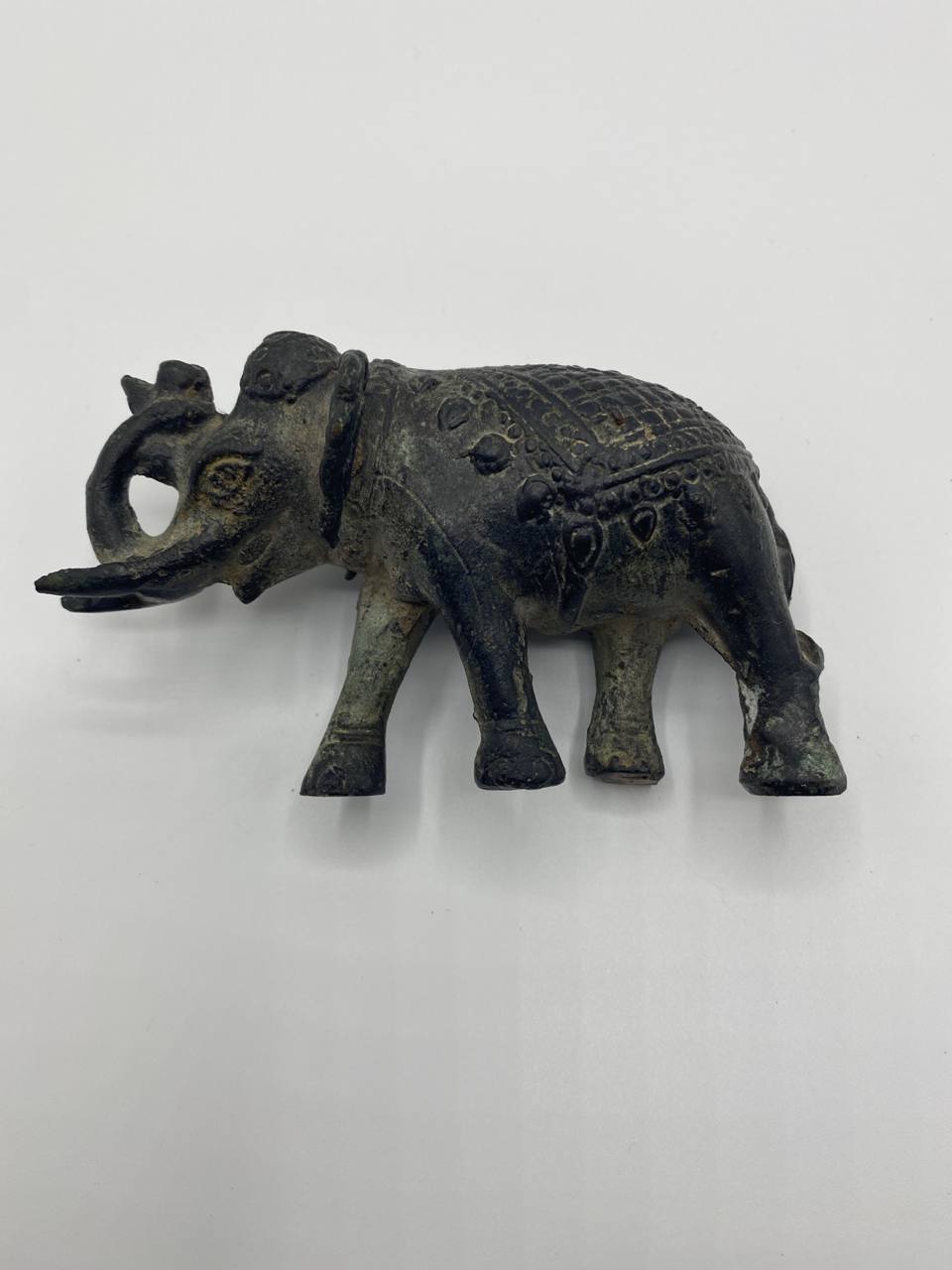 Statuette éléphant en bronze patiné avec mahout – Inspiration indienne – Sculpture décorative XXe siècle