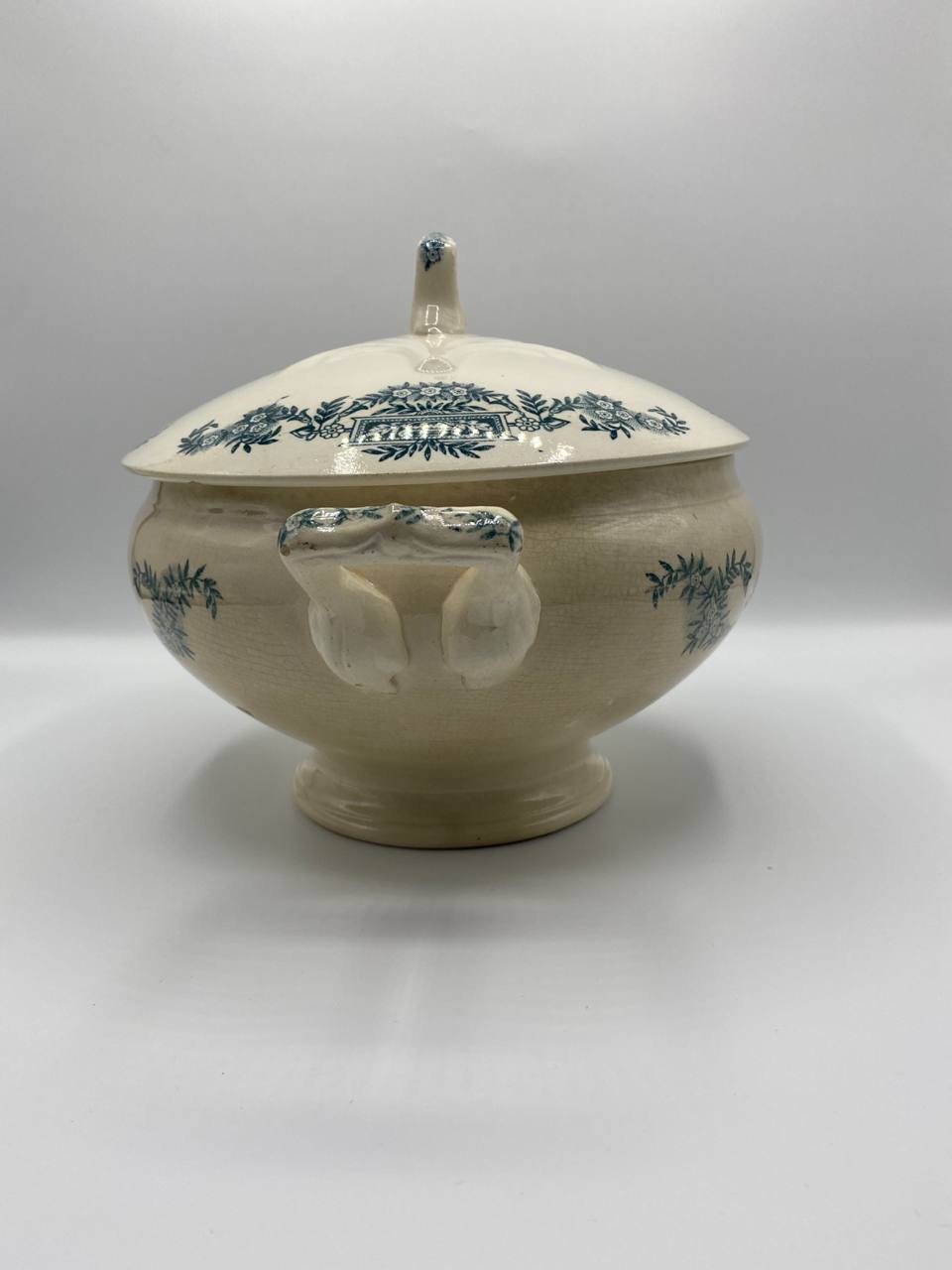 Soupière ancienne en faïence fine – Modèle Lutèce – Manufacture de Longchamp