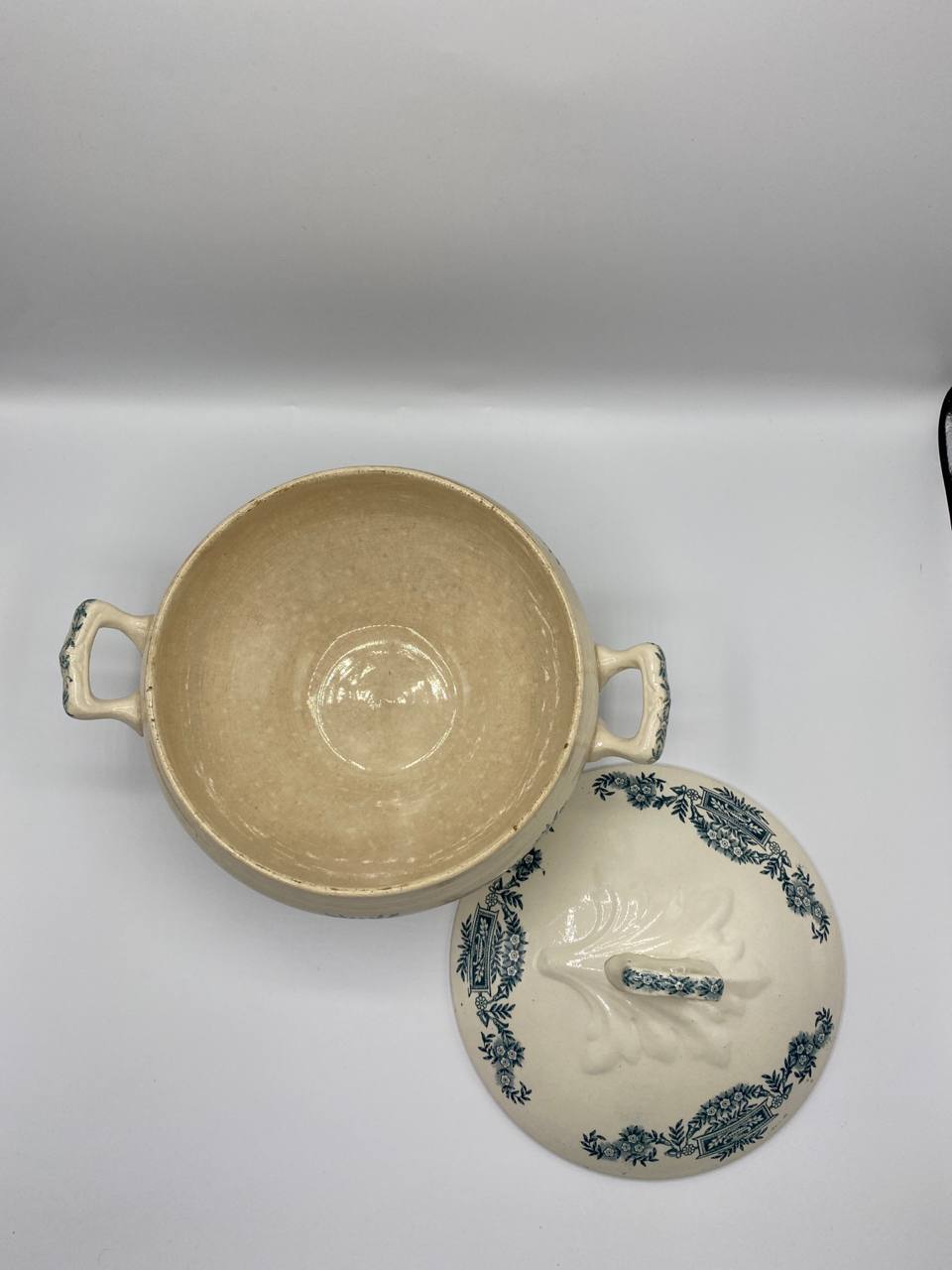 Soupière ancienne en faïence fine – Modèle Lutèce – Manufacture de Longchamp