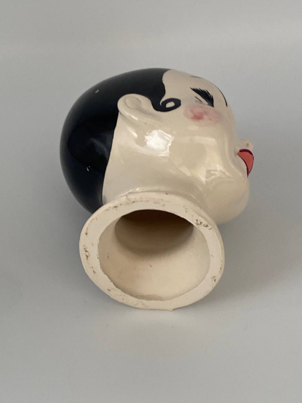 Tête de mannequin décorative en céramique – Visage peint à la main – Yeux verts, chevelure noire – Années 50/60