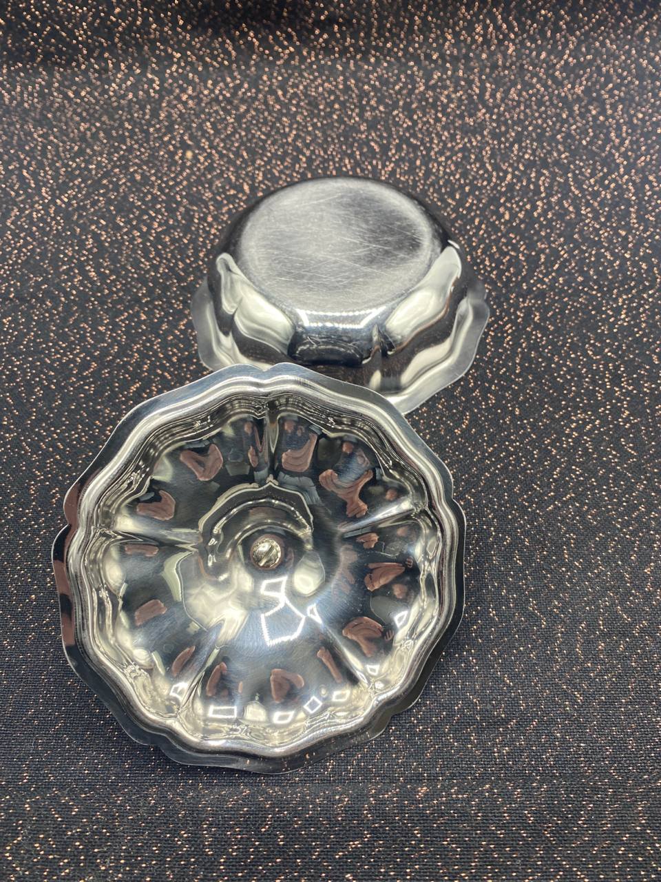Bonbonnière couvercle en inox – forme octogonale chantornée, bouton bakélite – années 1970-1980