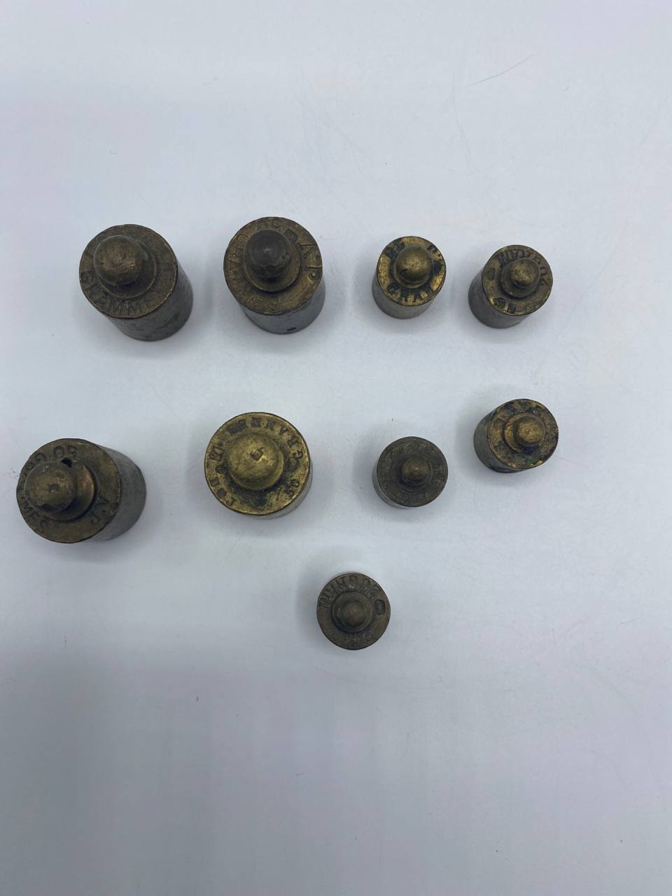 Ensemble de poids de balance anciens en laiton – Poinçons d'époque – Fin XIXe – début XXe siècle