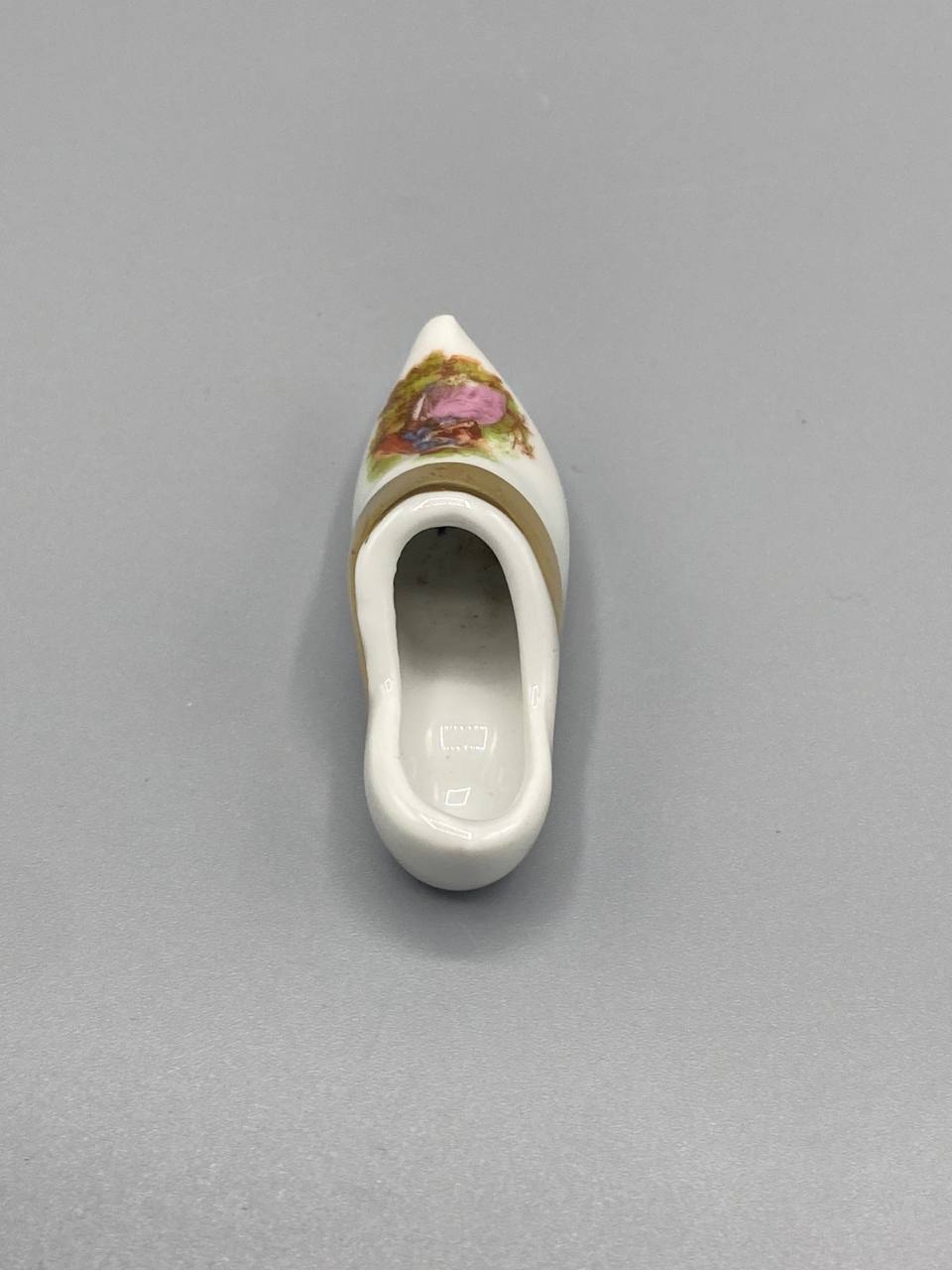 Miniature sabot en porcelaine de Limoges – Décor scène galante, filet or – Vintage